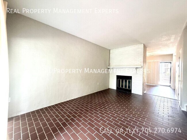 Building Photo - 414 W 8th St