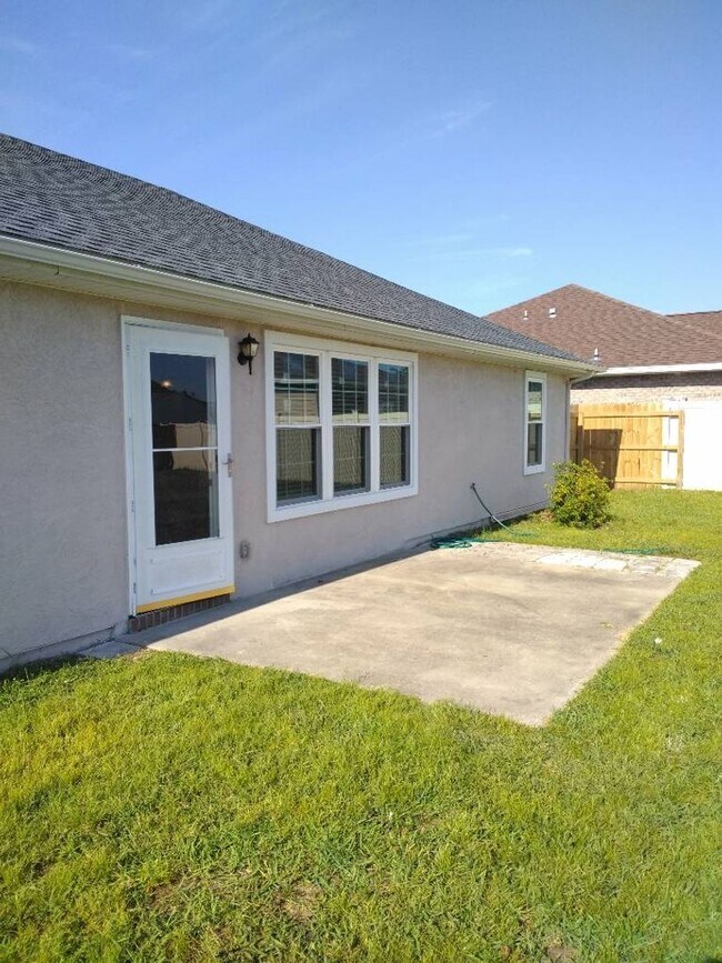 Building Photo - Cherokee Heights - 3 BR|2 BA w/ 2 Car Garage!