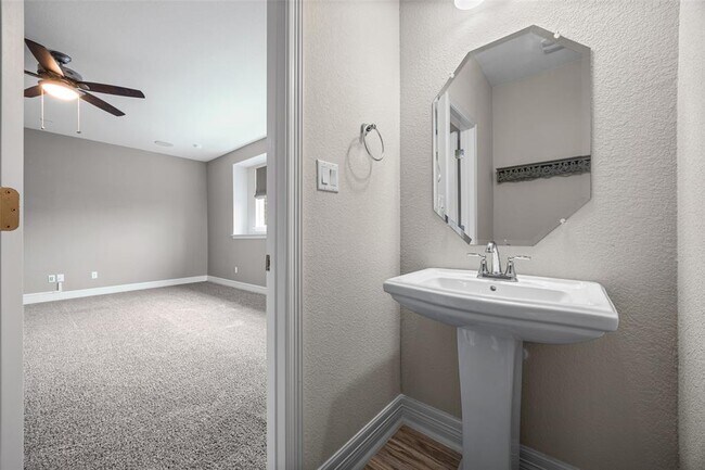 Building Photo - 124 White Steppe Way