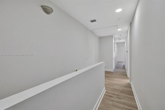 Building Photo - 600 SW 8th St
