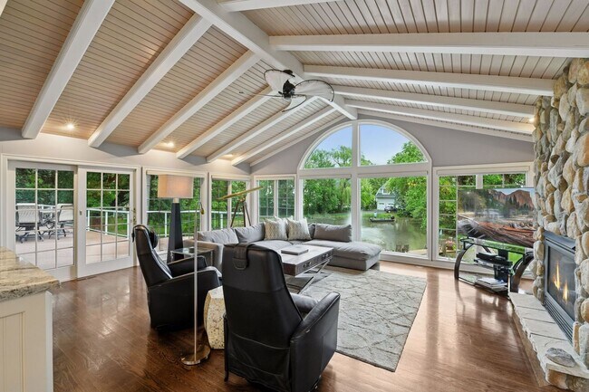 Building Photo - Minnetonka Lakeshore