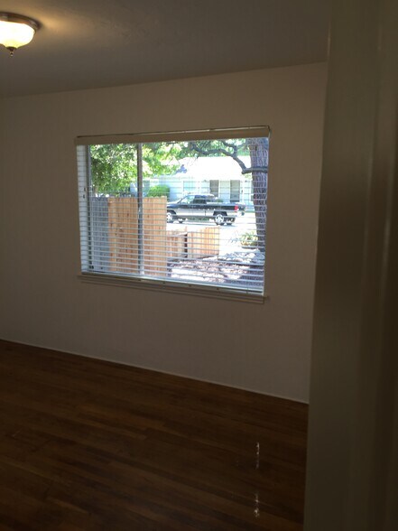 Building Photo - 774 N Daniel Way