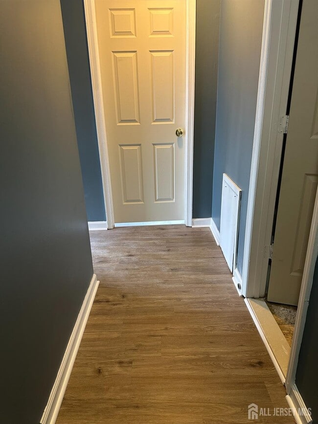 Building Photo - 7 Logan Ct