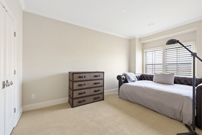 Building Photo - 1202 Wynden Commons Ln