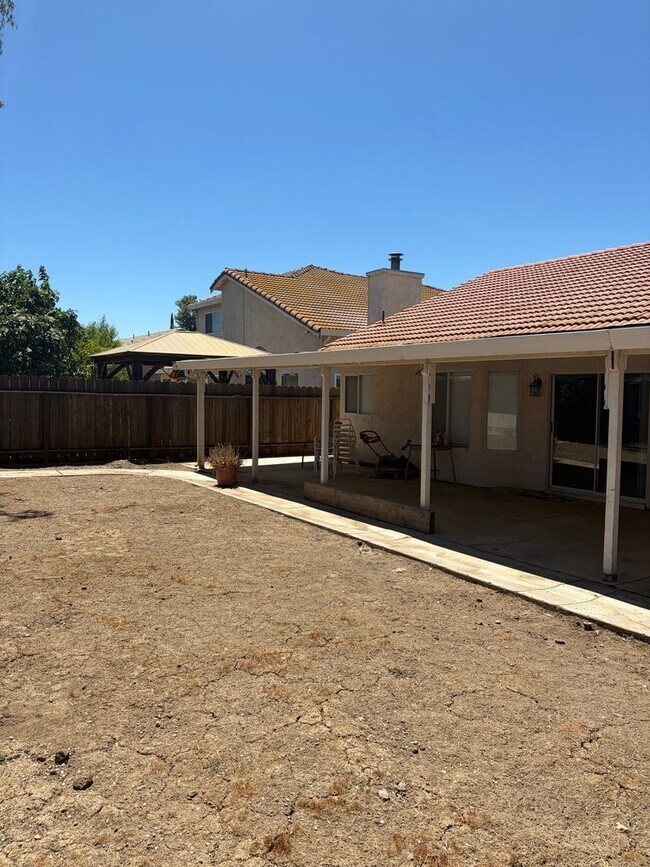 Building Photo - 3 bed/2 bath in Los Banos