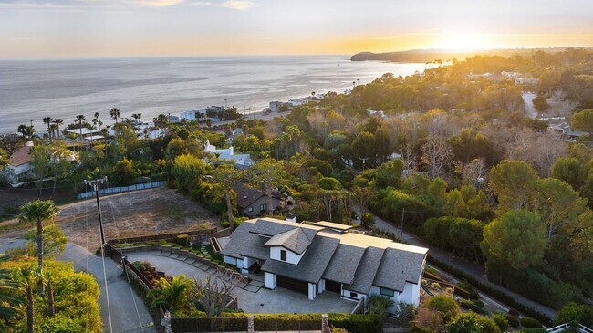 Building Photo - 27091 Sea Vista Dr