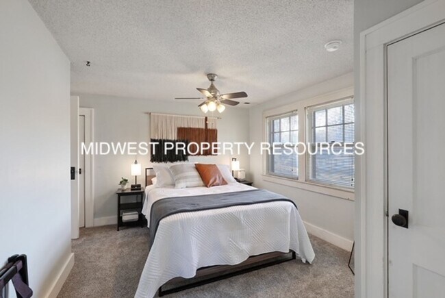 Building Photo - Historic Home in Downtown Lee's Summit