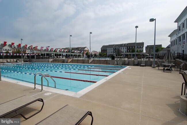 Building Photo - 422 Sheila St