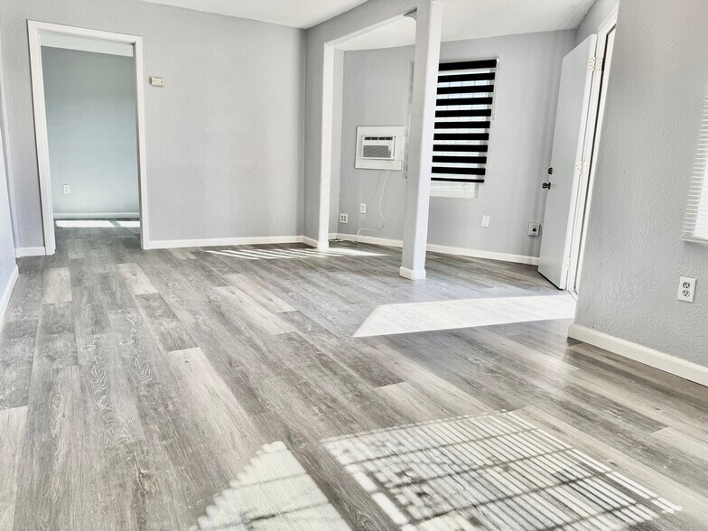 Building Photo - 4225 8th Ave