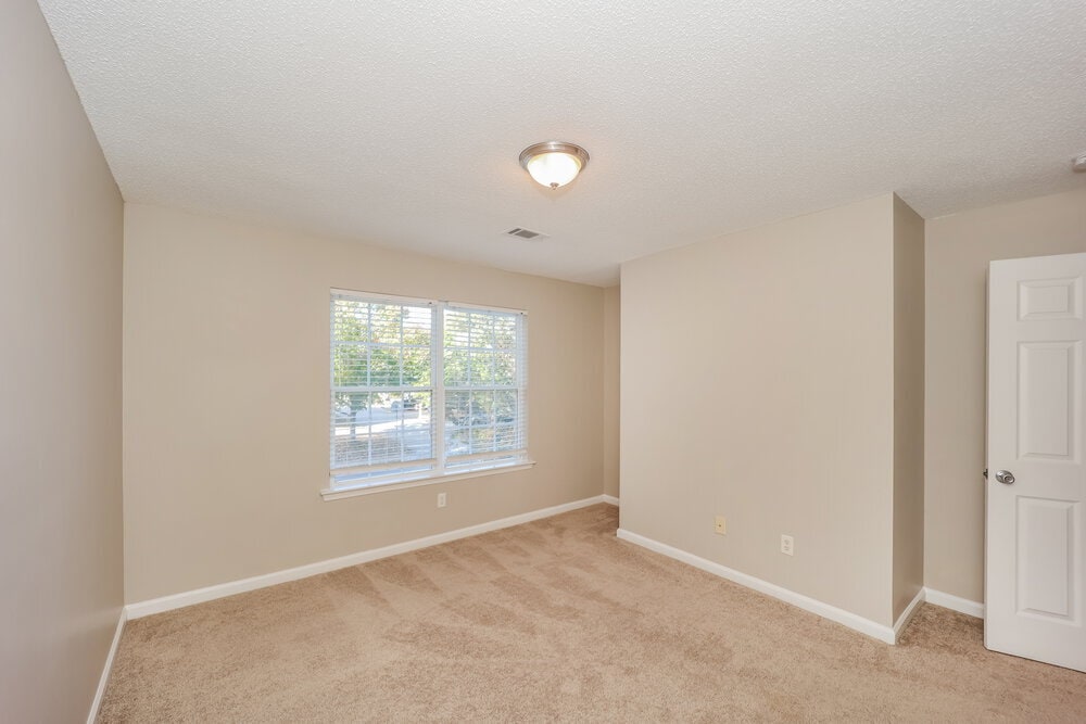 Building Photo - 12 Preserve Dr