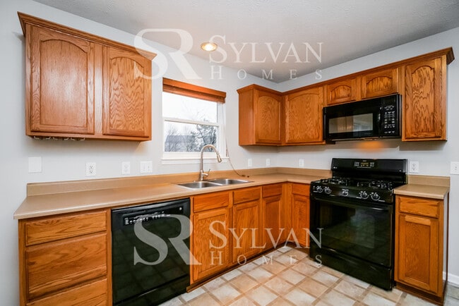 Building Photo - This stunning home is waiting for you!