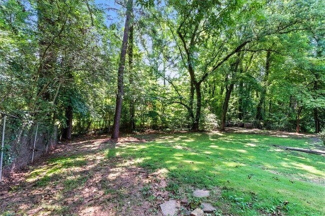 Building Photo - 893 Woodmere Dr NW