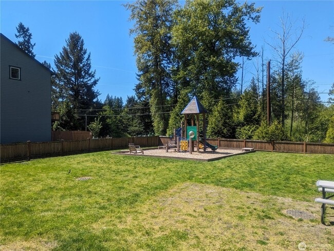 Building Photo - 4bd/2.5ba Lynnwood Home