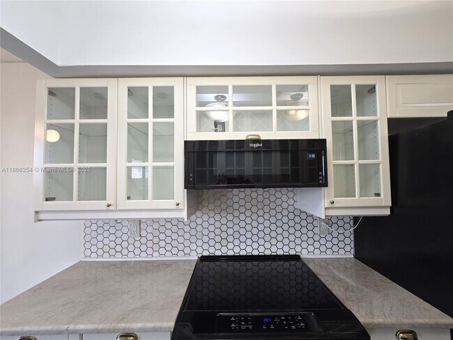 Building Photo - 7400 Radice Ct