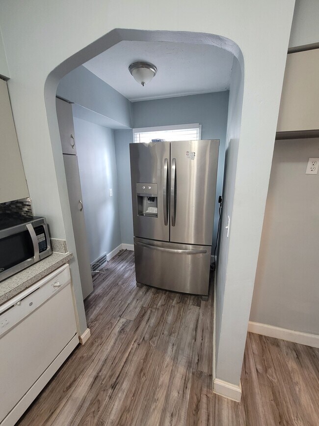 Building Photo - 3598 Raymont Blvd