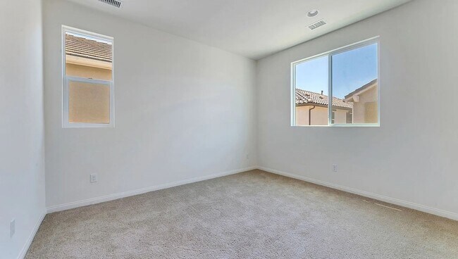 Building Photo - Spacious 4-Bedroom Home with Private Yard ...