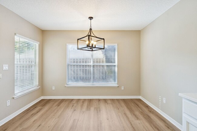 Building Photo - Central Island, 4 Bedroom + Office