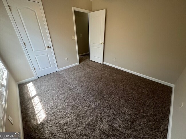 Building Photo - 1157 Chateau Terrace
