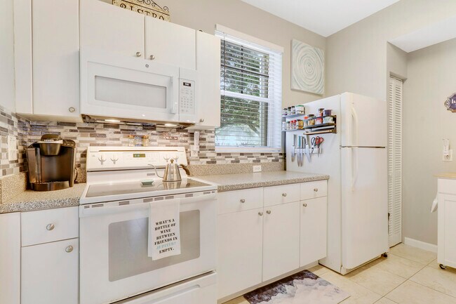 Building Photo - 1116 University Blvd