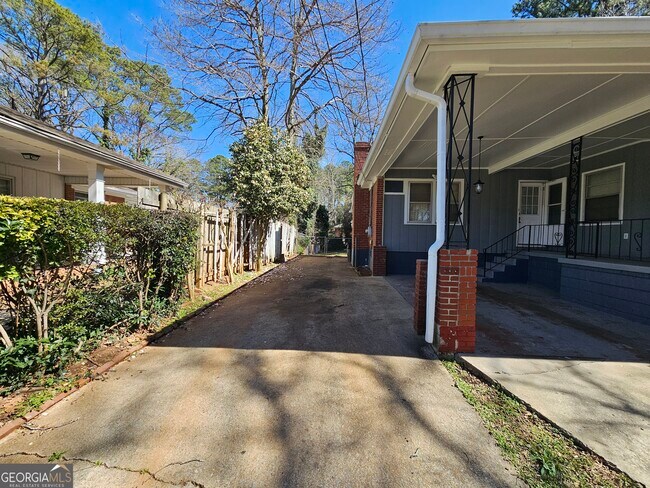 Building Photo - 2654 Plantation Dr