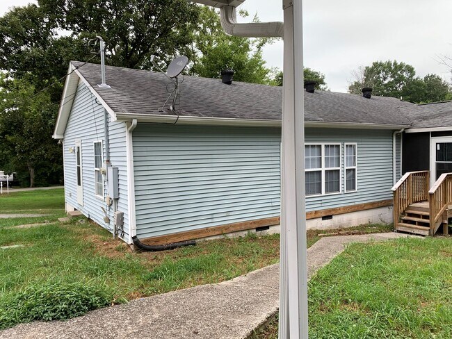 Building Photo - Mount Juliet three bedroom two bath in the...