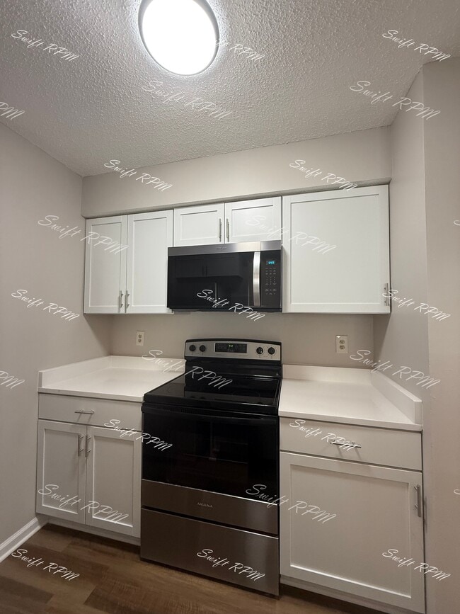 Building Photo - 6451 Hallet St