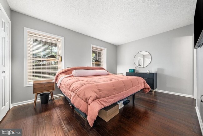 Building Photo - 907 S Rolfe St