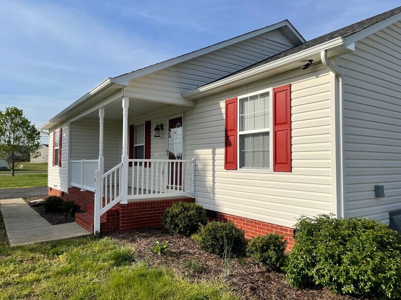 Building Photo - 1610 Robert Rd