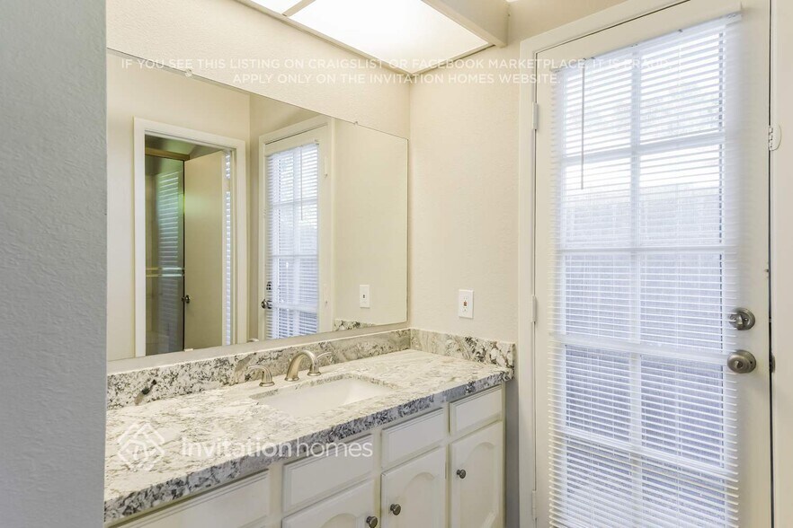 Building Photo - 4976 W Charleston Ave