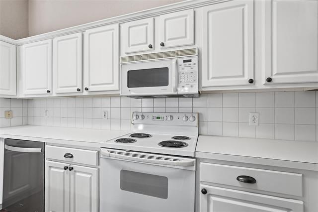 Building Photo - 1202 Defford Ln