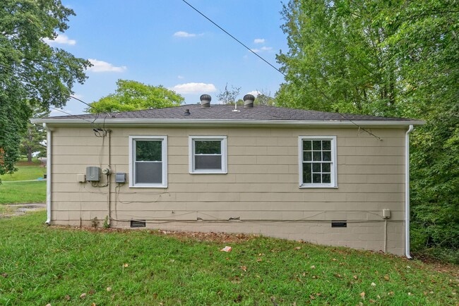 Building Photo - 2 Bedroom Home For Rent Near APSU!