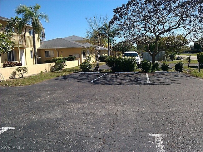 Building Photo - 4617 SW 8th Pl