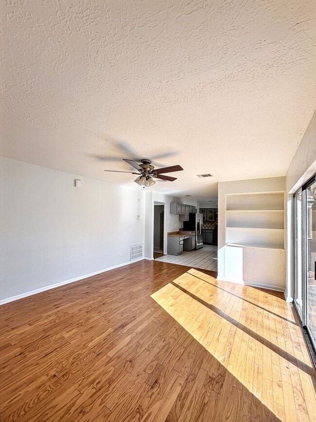Building Photo - 4330 Meadow Springs Dr