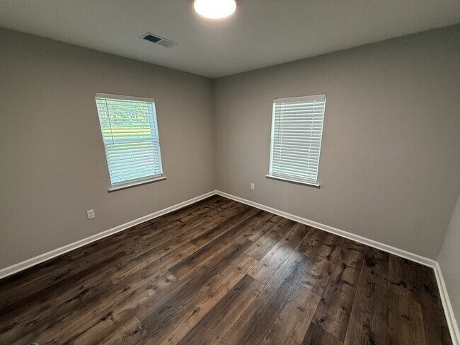 Building Photo - 6970 Raleigh Lagrange Dr