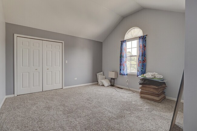 Building Photo - 16046 S Fairfield Dr