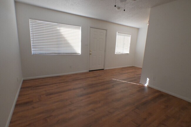 Building Photo - 2608 E Mesquite Ave