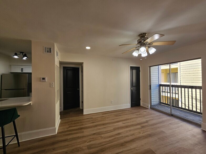 Building Photo - 4833 Zenith St