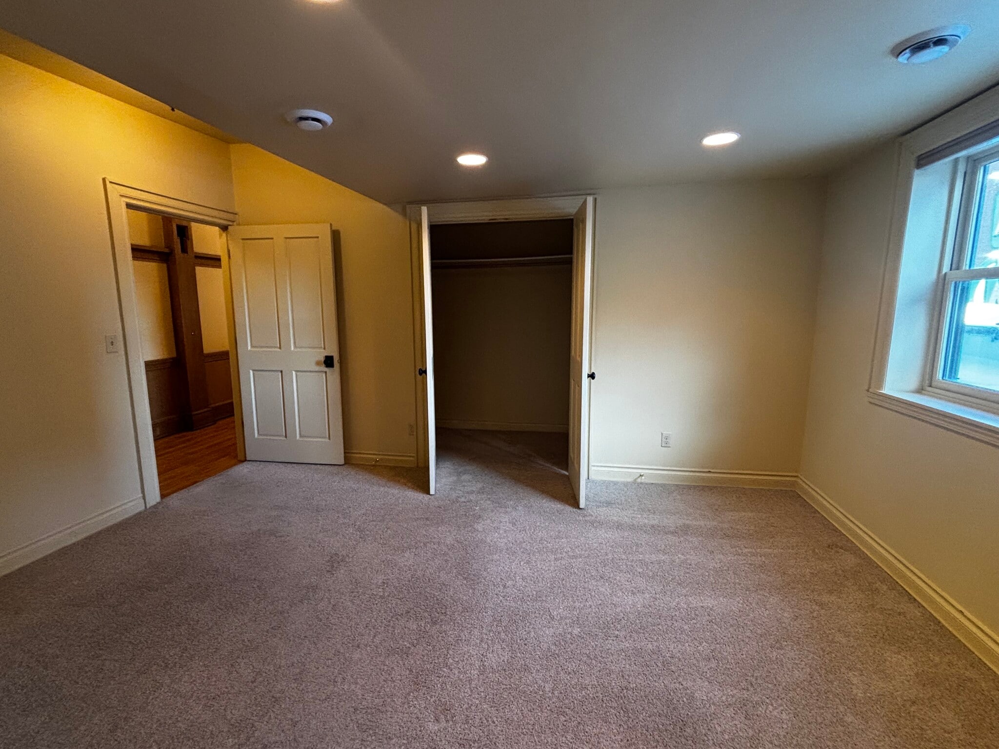 Building Photo - 27 N Main St