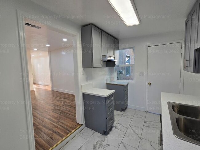 Building Photo - Remodeled 3 bedroom/ 1 bathroom