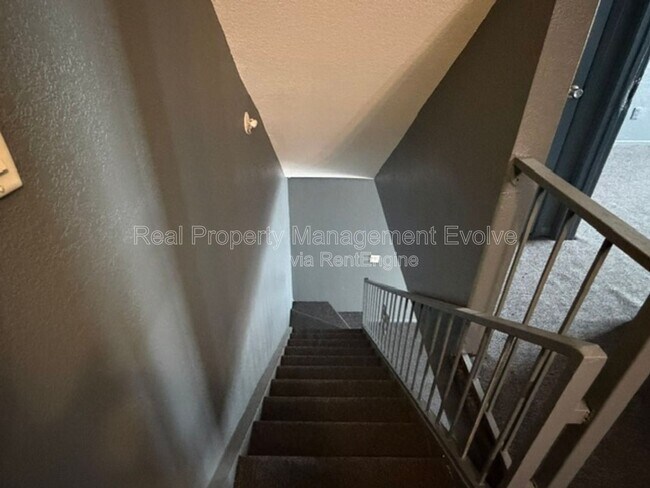 Building Photo - 2689 W Ocotillo Rd