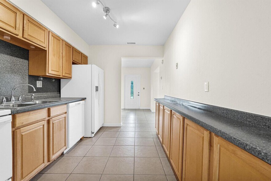 Building Photo - 261 NE 45th St