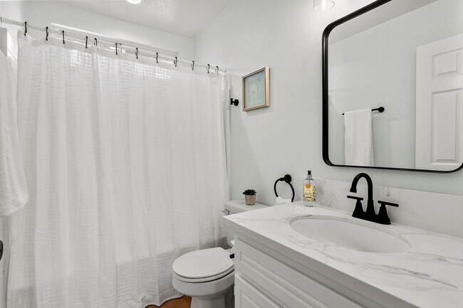 Building Photo - Stunning Aliso Viejo Pool Home 4 Bedroom
