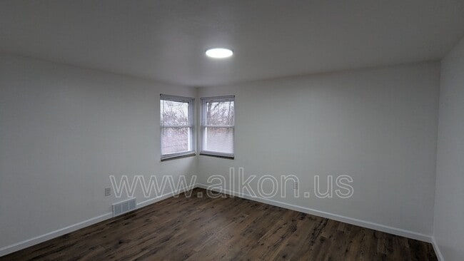 Building Photo - 81 W View Ave