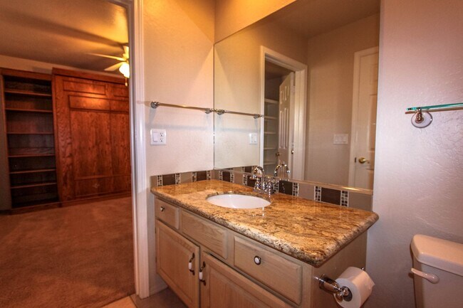 Building Photo - 653 Golden Hawk Dr