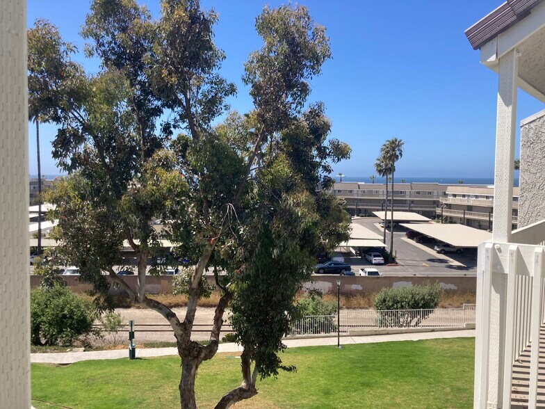Building Photo - 259 S Ventura Rd