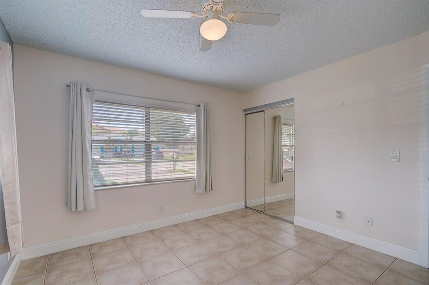 Building Photo - 3929 Kenas St