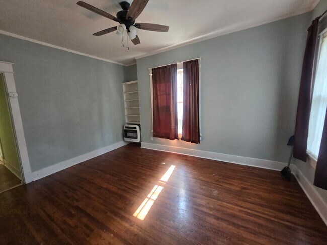 Building Photo - Charming Historic 2BR Apartment with Garag...