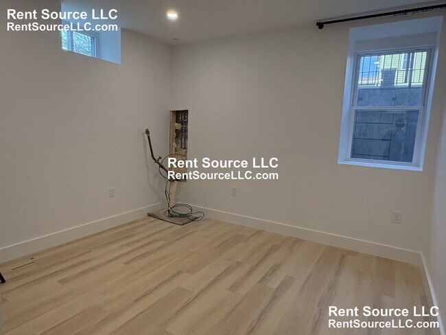 Building Photo - 52 Cotting St