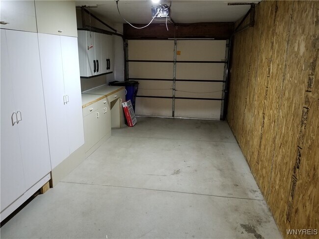 Building Photo - 807 Red Fern Ct