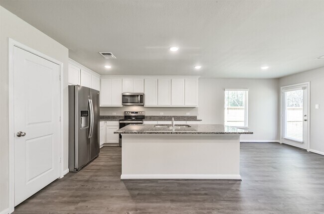 Building Photo - 2 N Circlewood Glen